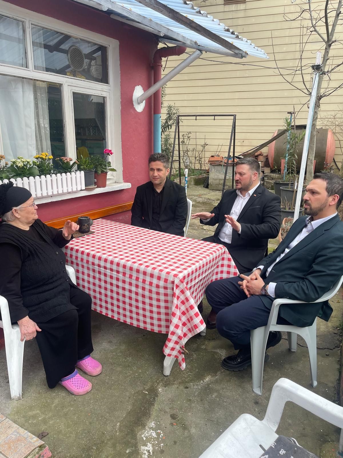 Komşularımızdan Makbule Yılmazın'ın evine misafir olduk. Nazik misafirperverliği için teşekkür ederim.