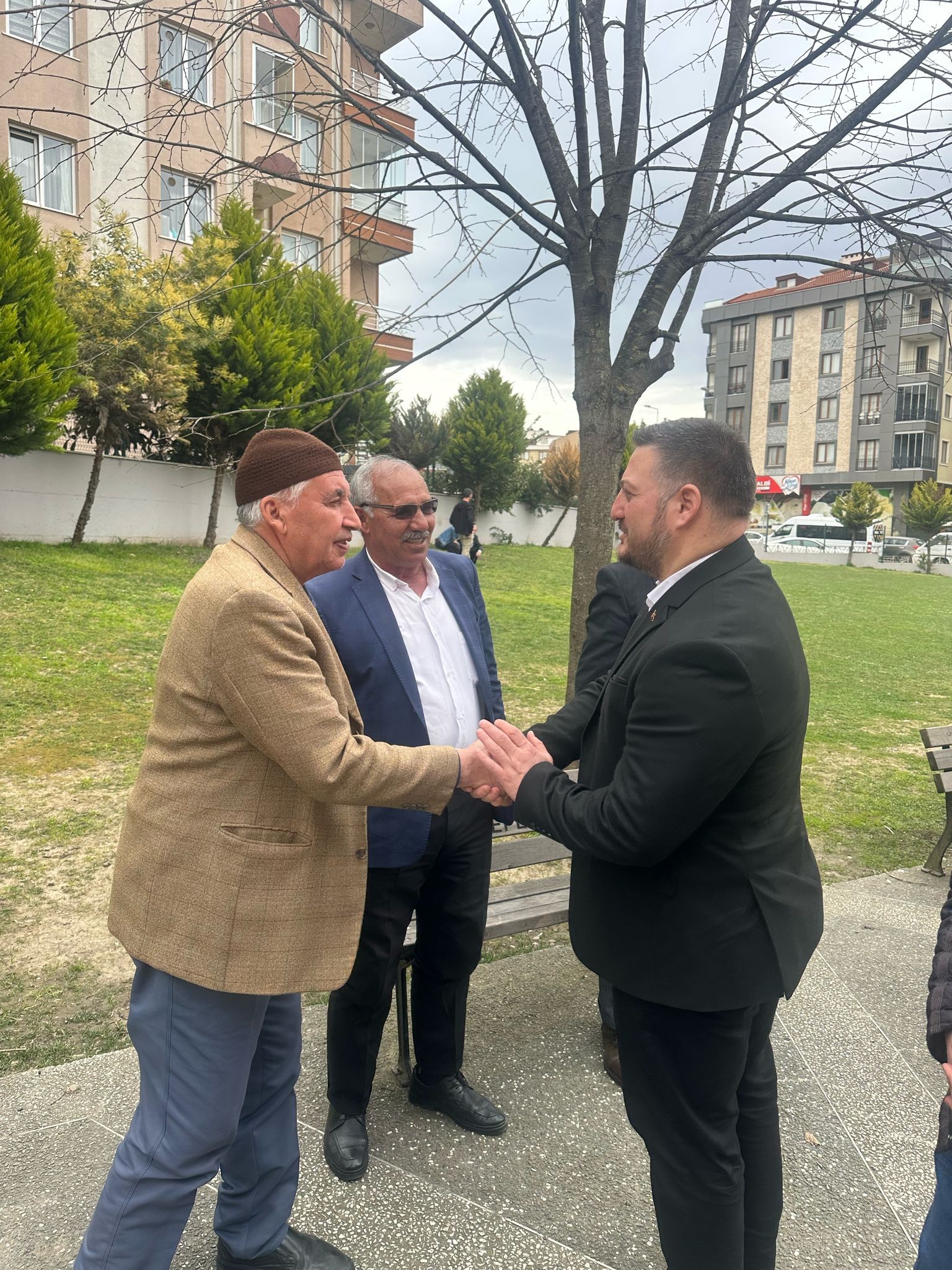 İkindi namazı sonrası cami cemaatimizle selamlaştık, hasbihal ettik.