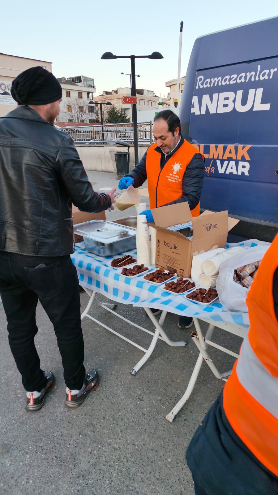 Sarıgazi’de Hastane Önünde Ramazan Çorba İkramı
