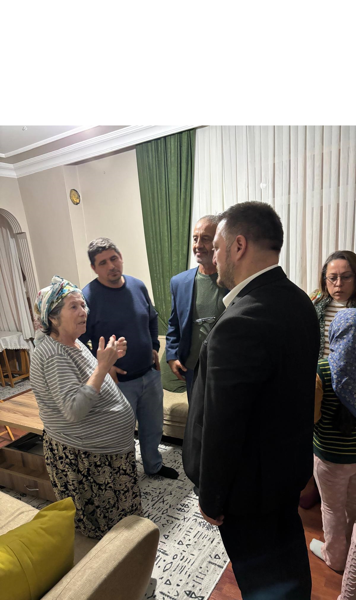 Komşularımızdan Meryem Uzman'ın yakın zamanda vefat eden eşi Abbas Uzman için taziye ve duada bulunduk.